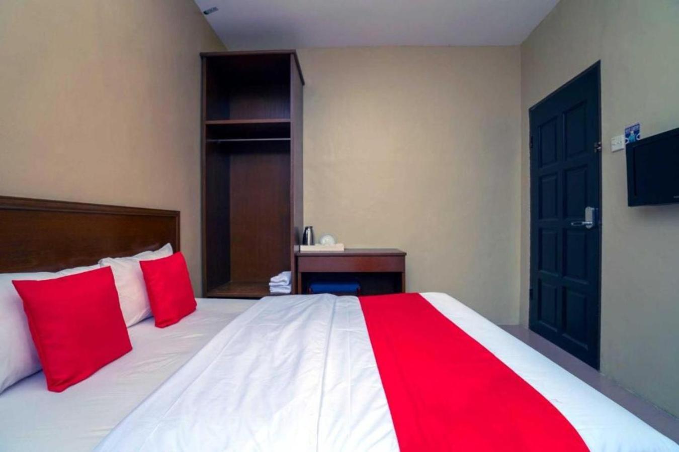 OYO 1194 Best Stay Hotel Pangkor Kampong Pasir Bogak Exterior foto