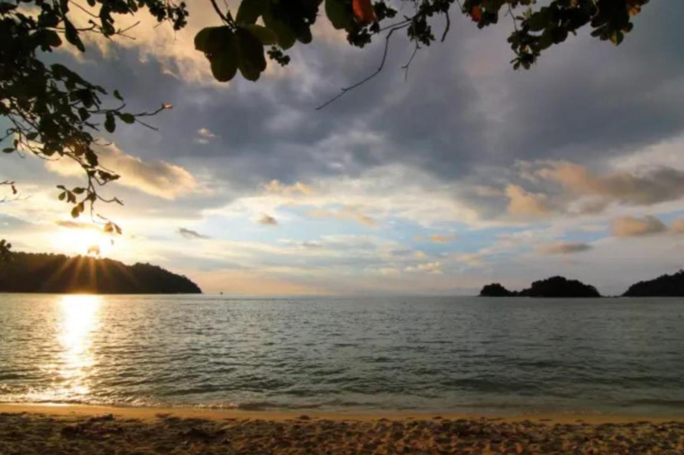 OYO 1194 Best Stay Hotel Pangkor Kampong Pasir Bogak Exterior foto